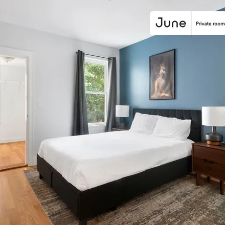 Rent this 5 bed room on 186 Kelton Street