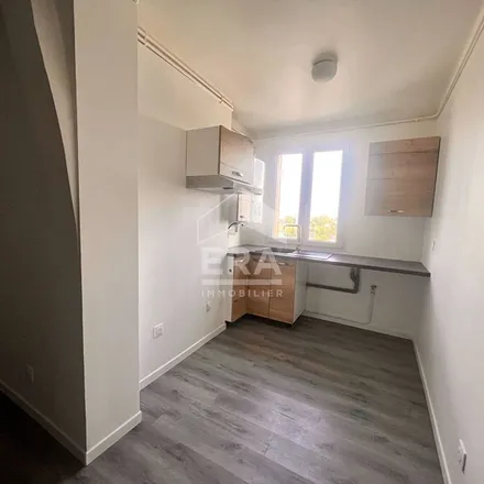 Rent this 4 bed apartment on 86 Rue du Maréchal Foch in 46000 Cahors, France