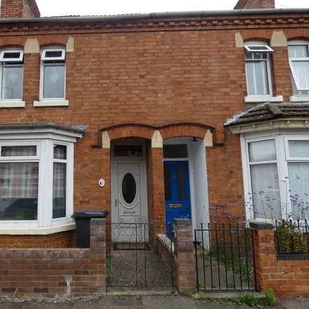 Rent this 2 bed townhouse on Grove Road in Rushden, NN10 0JY