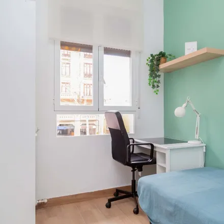Rent this 6 bed room on Calle del Arzobispo Doménech in 2, 50006 Zaragoza