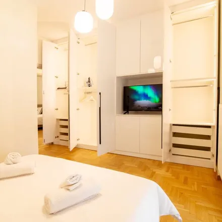 Rent this 3 bed condo on Marousi in Περικλέους, 151 22 Marousi