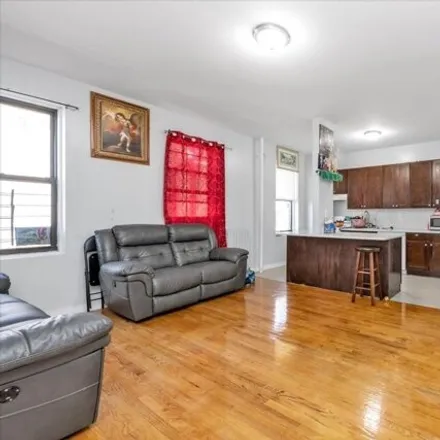 Image 4 - 159-04 Sanford Avenue, New York, NY 11358, USA - House for sale