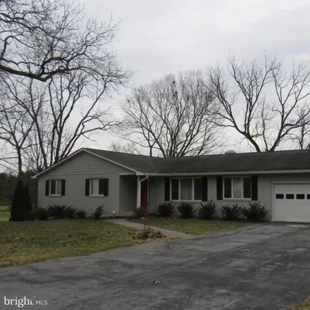 Buy this 5 bed house on Bowling Green Country Club in 838 Bowling Green Road, Front Royal