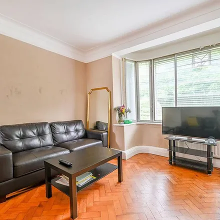 Rent this 2 bed apartment on Hanger Lane in London, W5 1AS