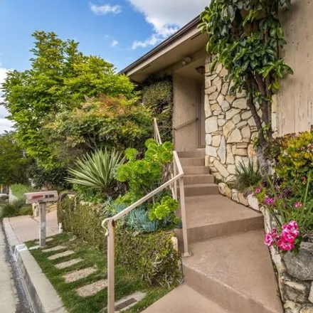 Image 5 - 3706 Beverly Ridge Drive, Los Angeles, CA 91423, USA - House for sale