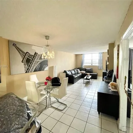 Image 3 - 16320 Northeast 22nd Avenue, North Miami Beach, FL 33160, USA - Condo for sale