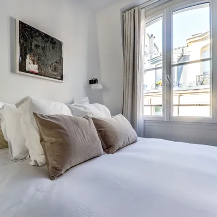 Image 5 - 6 Rue Henner, 75009 Paris, France - Apartment for rent