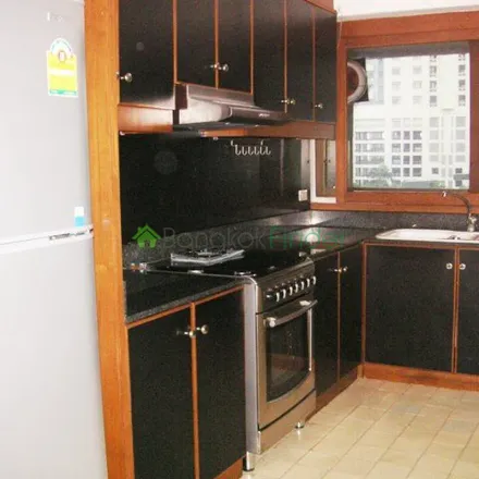 Rent this 3 bed apartment on Ratchada Place in Soi Inthamara 47, Din Daeng District