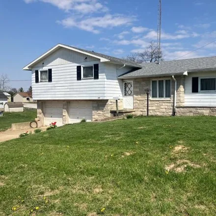 Buy this 3 bed house on 305 N Taylor St in Oblong, Illinois