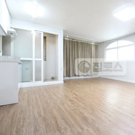 Rent this studio apartment on 서울특별시 강남구 역삼동 697-17