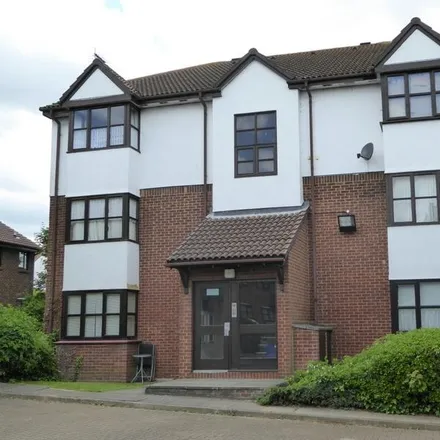 Rent this studio apartment on 18 Chalice Way in Worcester Park Estate, DA9 9PS