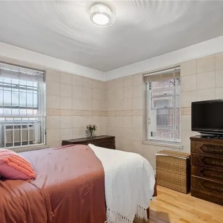 Image 4 - Sterling Apartments, 61-41 Saunders Street, New York, NY 11374, USA - Apartment for sale