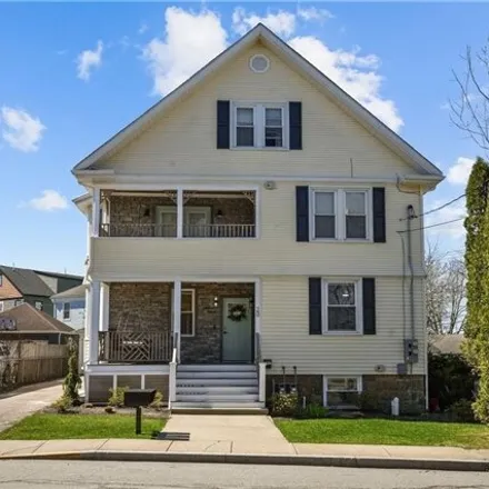 Buy this 8 bed house on 20 Summer Street in Newport, RI 02840