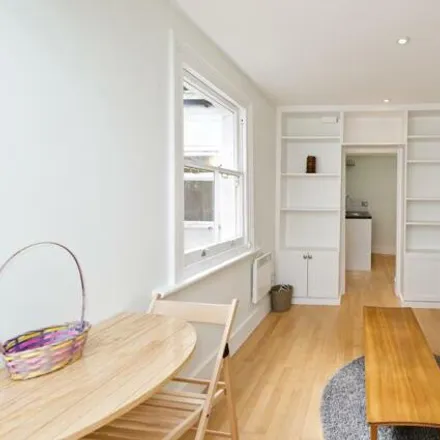 Rent this 1 bed room on 365 Portobello Road in London, W10 5SG