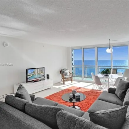 Image 3 - The Collins, 6917 Collins Avenue, Atlantic Heights, Miami Beach, FL 33141, USA - Condo for rent