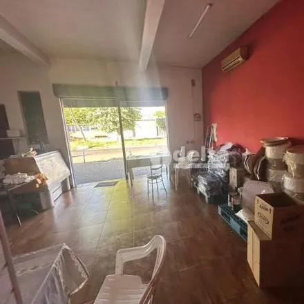 Buy this 3 bed house on Rua Professor Leônidas Castro in Presidente Roosevelt, Uberlândia - MG