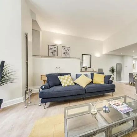 Image 6 - 39 Earl's Court Square, London, SW5 9BY, United Kingdom - Apartment for sale