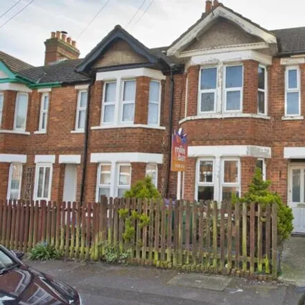Buy this 3 bed townhouse on Cheriton Pizza & Fish Bar in St Francis Road, Folkestone