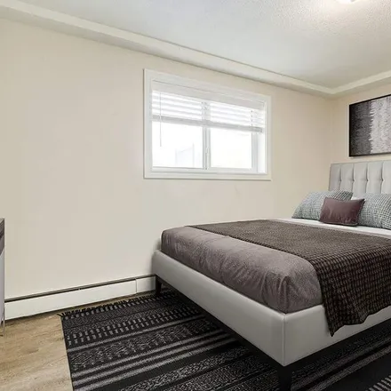 Image 1 - Westgate Manor, 10159 155 Street NW, Edmonton, AB T5P 2L6, Canada - Apartment for rent