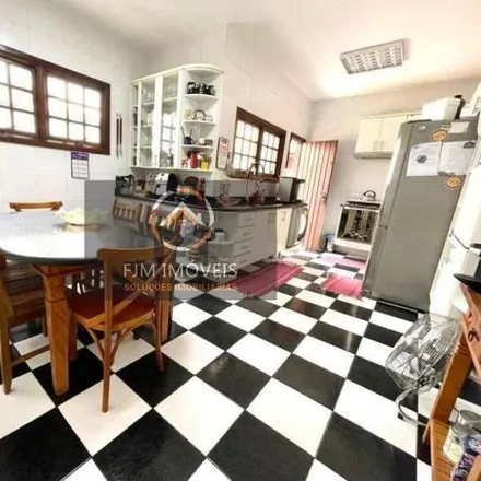 Buy this 3 bed house on Rua Ulisses de Oliveira Madruga 330 in Maravista, Niterói - RJ