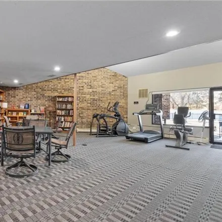 Image 3 - 300 Shelard Parkway, Saint Louis Park, MN 55426, USA - Condo for sale