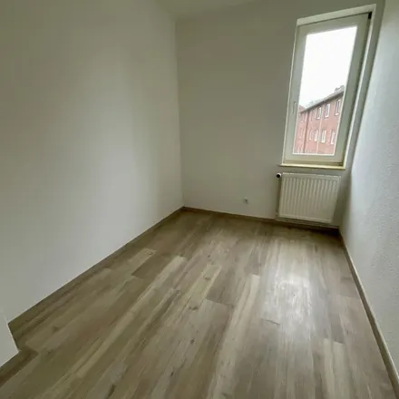 Rent this 3 bed apartment on Tiegenhofer Zeile in 26388 Wilhelmshaven, Germany