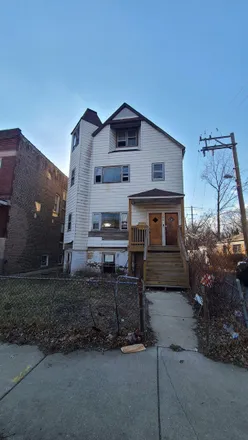 Buy this 9 bed duplex on 7018 South Woodlawn Avenue in Chicago, IL 60637