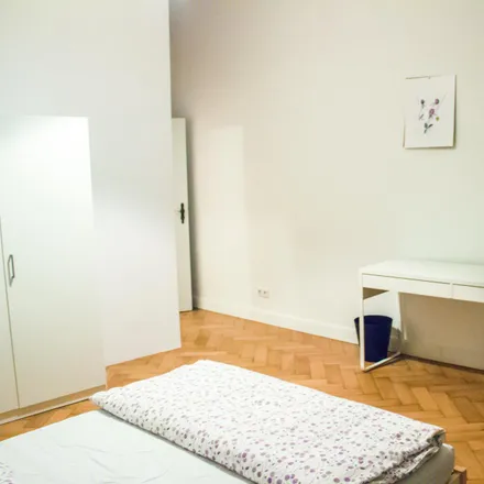 Rent this 6 bed room on Gastroenterologie Friedenau in Rheinstraße 2-3, 12159 Berlin