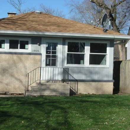 Buy this 3 bed house on 204 Anita Drive in Ottawa, IL 61350