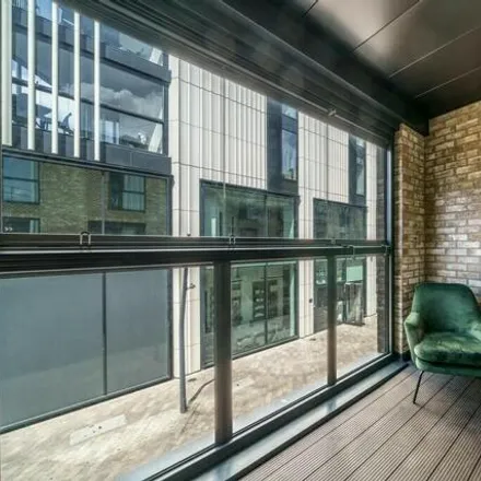 Buy this 2 bed apartment on Platforms 4;5 in Prince of Wales Drive, London