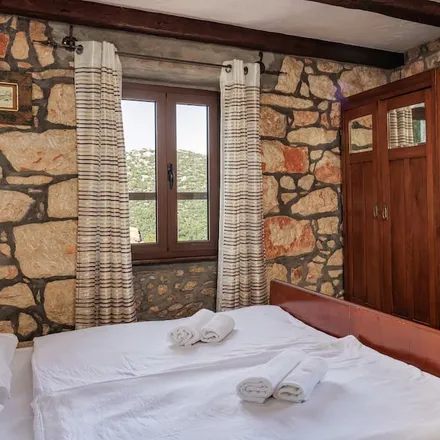 Rent this 5 bed house on 51241 Križišće