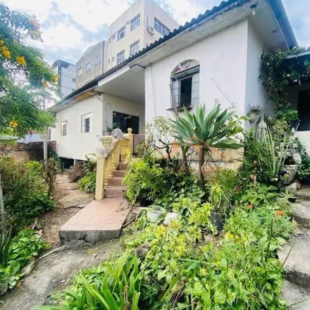 Buy this 9 bed house on Rua Abricos in Eldorado, Contagem - MG