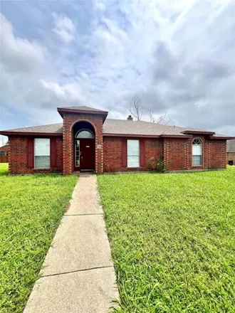 Buy this 3 bed house on 425 Chestnut Lane in DeSoto, TX 75115