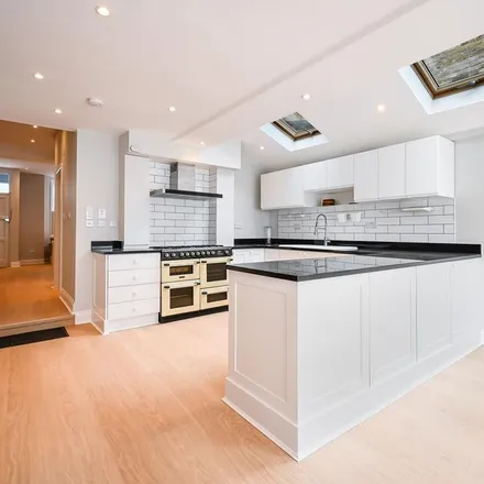 Rent this 3 bed apartment on Burnthwaite Road in London, SW6 5BQ