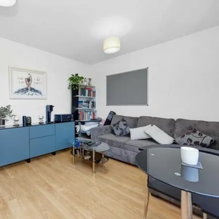 Image 6 - Vera Court, Grace Place, Bromley-by-Bow, London, E3 3DD, United Kingdom - Apartment for sale