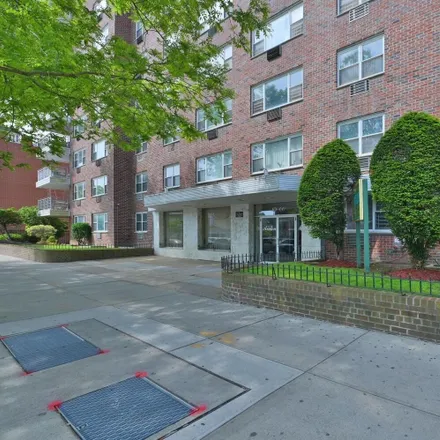 Buy this 1 bed condo on 170-02 89th Avenue in New York, NY 11432