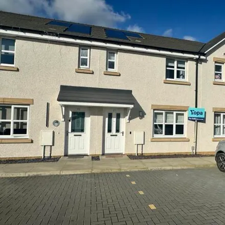 Buy this 3 bed townhouse on unnamed road in Cambuslang, G72 6AX