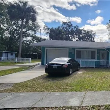 Image 2 - 624 Northeast 11th Street, Crystal River, Citrus County, FL 34428, USA - House for sale