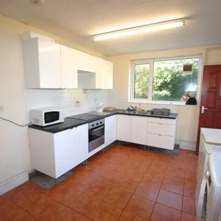 Image 3 - Alexandra Terrace, Swansea, SA2 0DH, United Kingdom - Apartment for rent