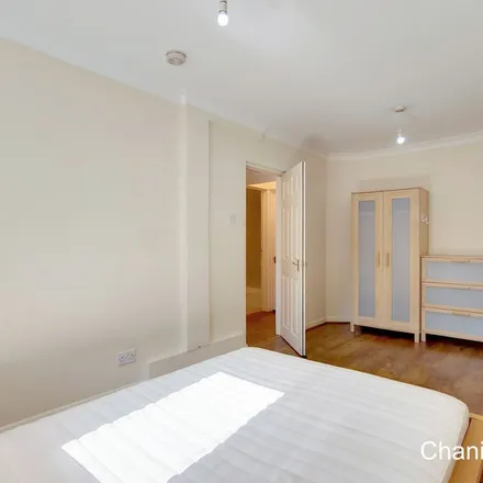 Rent this 5 bed townhouse on 2-12 Britannia Road in Millwall, London