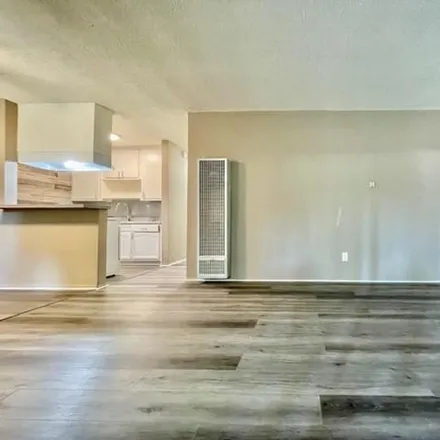 Image 10 - 12425 Harris Ave, Lynwood, CA 90262, USA - Apartment for rent