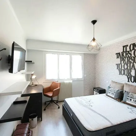 Rent this 1 bed apartment on Résidence Dufau in Rue Arsène d'Arsonval, 64000 Pau