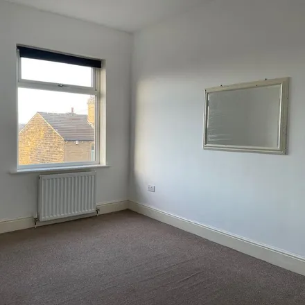 Image 1 - Commonside, Dewsbury, WF17 6EF, United Kingdom - Apartment for rent