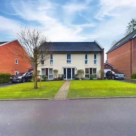 Rent this 5 bed house on unnamed road in Easthampstead, RG12 9SR