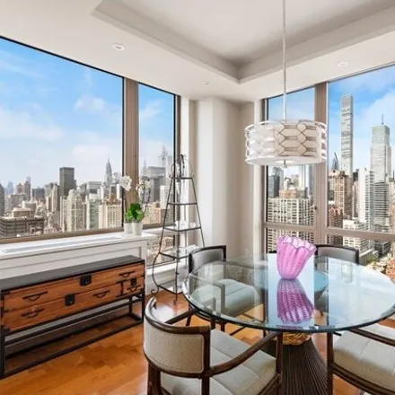 Image 3 - Bridge Tower Place, East 61st Street, New York, NY 10021, USA - Condo for sale