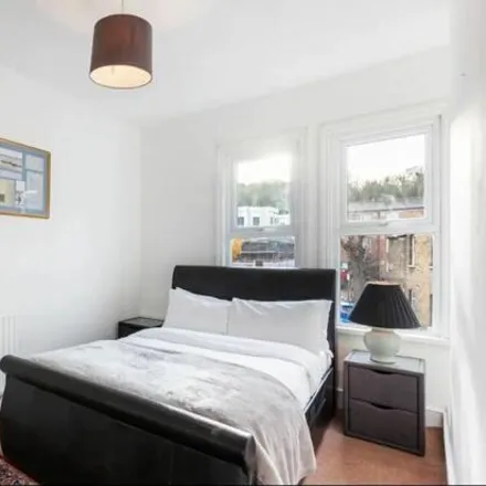 Image 9 - 30 Woodlands Park Road, London, SE10 9XD, United Kingdom - House for rent