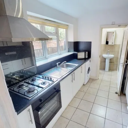 Rent this 4 bed townhouse on 28 Russell Street in Nottingham, NG7 4FF