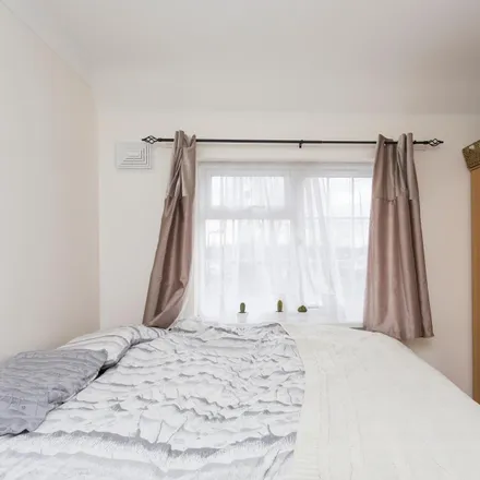 Image 3 - The Green, London, W3 7PQ, United Kingdom - Room for rent