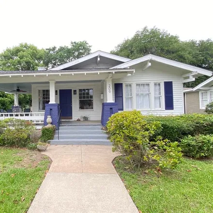 Rent this 3 bed house on 243 Kinzie Avenue in Savannah, GA 31404