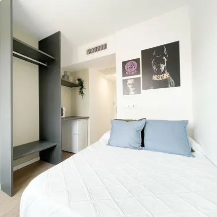 Rent this 4 bed room on Calle Papa Luna in 88, 94